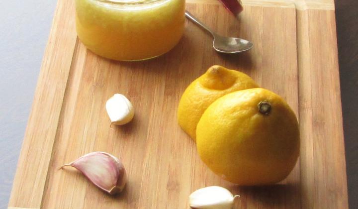 Jak připravit vitamínovou bombu z citronu, medu a česneku | jak vyrobit citronový vitaminový sirup pro posílení imunity