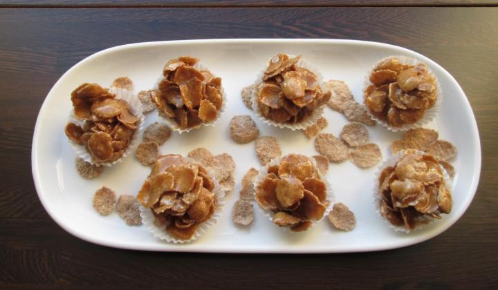 Jak připravit cornflakes medové hromádky | recept na zdravé vánoční cukroví Jak připravit cornflakes medové hromádky | recept na zdravé vánoční cukroví