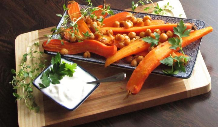 Jak připravit pečenou mrkev s cizrnou | recept na pikantní pečenou mrkev