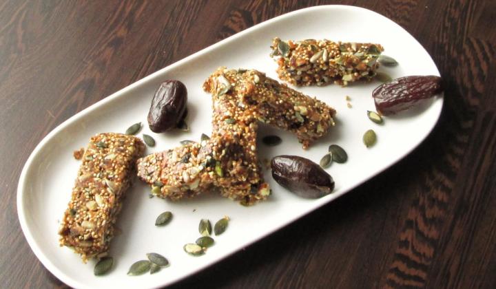 Jak připravit müsli tyčinky | recept na semínkové tyčinky s ořechy a quinoou Jak připravit müsli tyčinky | recept na semínkové tyčinky s ořechy a quinoou