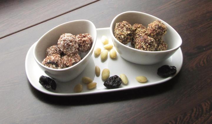 Jak připravit rumové švestky v čokoládě | recept na nepečené vánoční cukroví Jak připravit rumové švestky v čokoládě | recept na nepečené vánoční cukroví