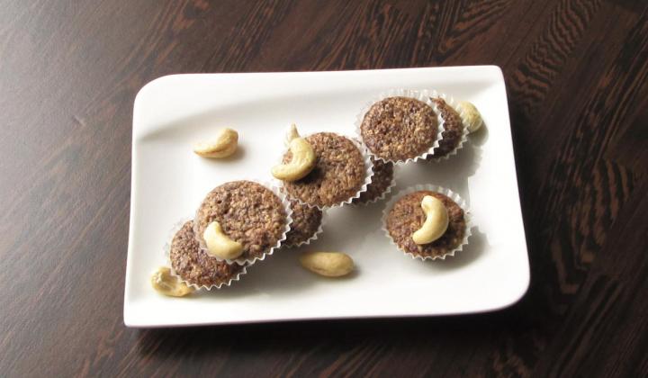Jak upéct nadýchané košíčky z kešu oříšků a čokolády | recept