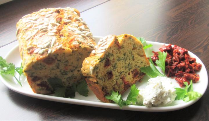 Jak upéct slaný chlebíček se špenátem a rajčaty | recept na domácí slané pečivo Jak upéct slaný chlebíček se špenátem a rajčaty | recept na domácí slané pečivo