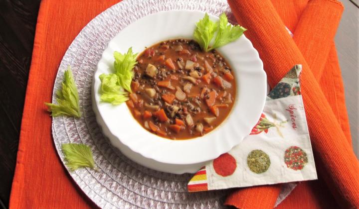 Jak uvařit kořeněnou polévku z černé čočky, zeleniny a kokosového mléka | recept Jak uvařit kořeněnou polévku z černé čočky, zeleniny a kokosového mléka | recept