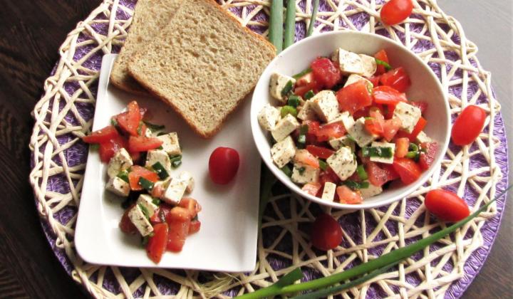 Jak na dietní rajčatový salát s tofu | recept Jak na dietní rajčatový salát s tofu | recept