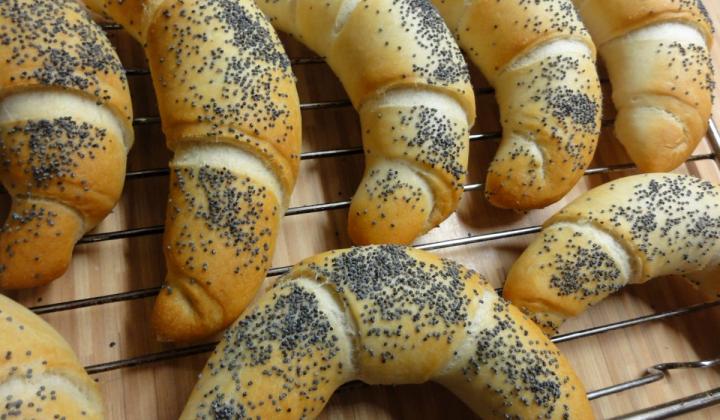 Jak upéct domácí rohlíky | recept na domácí pečivo Jak upéct domácí rohlíky | recept na domácí pečivo