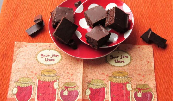 Jak upéct slepované kakaové řezy s čokoládovou polevou | recept Jak upéct slepované kakaové řezy s čokoládovou polevou | recept