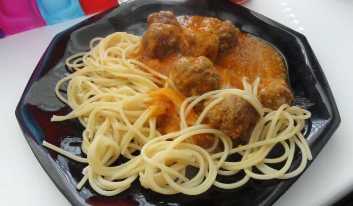 Jak uvařit špagety s masovými kuličkami | recept