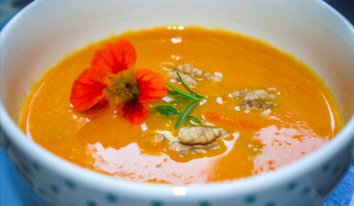 Jak uvařit pikantní mrkvovou polévku | recept