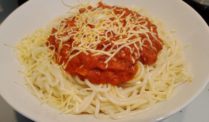 Jak na omáčku k těstovinám se zeleninou a salámem | rychlý recept Jak na omáčku k těstovinám se zeleninou a salámem | rychlý recept