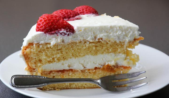 Jak připravit pruhovaný šlehačkový dort s ovocem | recept Jak připravit pruhovaný šlehačkový dort s ovocem | recept