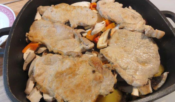 Jak připravit zapečenou krkovici na bramborách | recept Jak připravit zapečenou krkovici na bramborách | recept