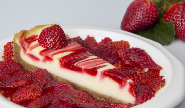 Jak upéct jahodový tvarožník | recept na lehký tvarohový koláč