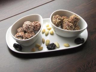 Jak připravit rumové švestky v čokoládě | recept na nepečené vánoční cukroví Jak připravit rumové švestky v čokoládě | recept na nepečené vánoční cukroví