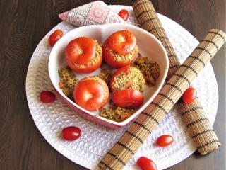 Jak zapéct rajčata plněná ochuceným kuskusem | recept Jak zapéct rajčata plněná ochuceným kuskusem | recept