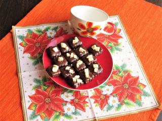 Jak upéct čokoládové kostičky s marcipánovým krémem | recept na cukroví
