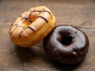 Jak udělat domácí pečené donuty s čokoládovou polevou | recept