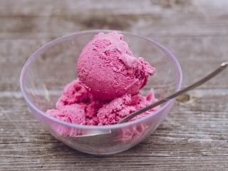 Jak udělat domácí zmrzlinu s lesním ovocem | recept