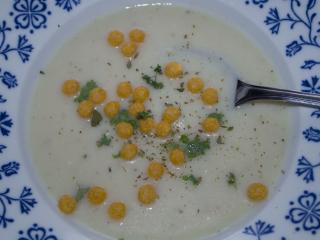 Jak připravit krémovou květákovou polévku s bylinkami | recept