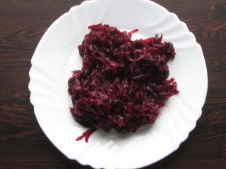 Jak upéct nekynutý podmáslový chlebíček s řepou a balkánským sýrem | recept bez droždí