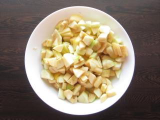 Jak upéct vanilkový piškot s jablky | recept na výborný moučník