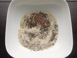 Jak upéct semínkové housky z tvarohu | recept na domácí pečivo Jak upéct semínkové housky z tvarohu | recept na domácí pečivo