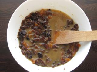 Jak upéct kakaový chlebíček se sušeným ovocem | recept na moučník