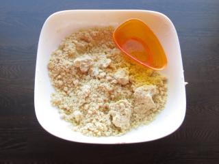 Jak upéct křehký koláč s bílou čokoládou a brusinkami | recept