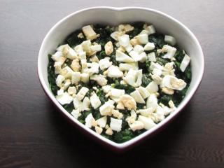 Jak zapéct špenát s vejci pod bešamelovou peřinkou | recept Jak zapéct špenát s vejci pod bešamelovou peřinkou | recept