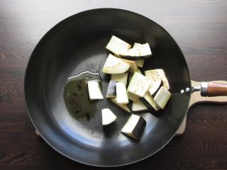 Jak na rychlou lilkovou pánev načerno | recept Jak na rychlou lilkovou pánev načerno | recept