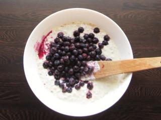 Jak připravit pečené jogurtové vločky s borůvkami | recept