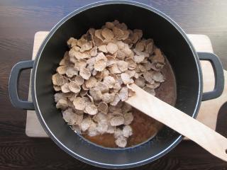 Jak připravit cornflakes medové hromádky | recept na zdravé vánoční cukroví Jak připravit cornflakes medové hromádky | recept na zdravé vánoční cukroví