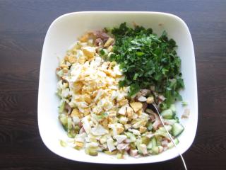 Jak připravit jarní vajíčkový salát s kuřecím masem | recept Jak připravit jarní vajíčkový salát s kuřecím masem | recept