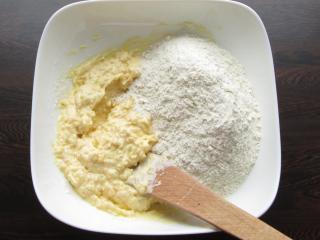Jak upéct jednoduchá marcipánová kolečka s kávovou polevou | recept na cukroví