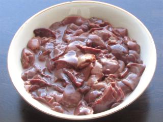 Jak uvařit kuřecí játra s karamelizovanými jablky | recept z kuřecí játry