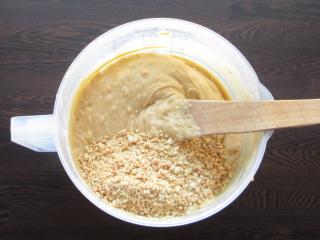 Jak upéct arašídové řezy s medem | recept na dezert Jak upéct arašídové řezy s medem | recept na dezert