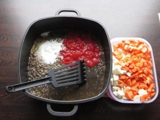 Jak uvařit kořeněnou polévku z černé čočky, zeleniny a kokosového mléka | recept Jak uvařit kořeněnou polévku z černé čočky, zeleniny a kokosového mléka | recept
