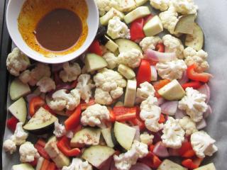 Jak připravit orientální salát z pečené zeleniny | recept Jak připravit orientální salát z pečené zeleniny | recept