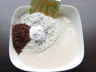 Jak upéct vláčný kakaový chlebíček s tvarohovo-banánovou nádivkou | recept