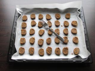 Jak upéct bezlepkové datlové sušenky s tahini pastou | recept Jak upéct bezlepkové datlové sušenky s tahini pastou | recept