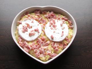 Jak zapéct bramborovou kaši s hermelínem a slaninou | recept