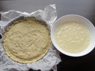 Jak upéct křehký koláč s bílou čokoládou a brusinkami | recept