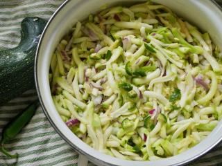 Jak připravit pikantní cuketový relish | recept
