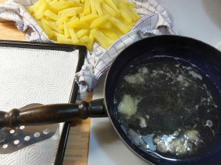 Jak připravit domácí bramborové hranolky | recept na domácí hranolky smažené i pečené v troubě Jak připravit domácí bramborové hranolky | recept na domácí hranolky smažené i pečené v troubě