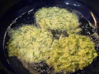 Jak připravit ovesné placičky s koprem | levný recept Jak připravit ovesné placičky s koprem | levný recept