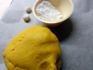Jak upéct citronové pusinky s kukuřičnou moukou | recept na vánoční cukroví Jak upéct citronové pusinky s kukuřičnou moukou | recept na vánoční cukroví