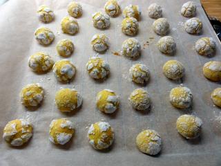 Jak upéct citronové pusinky s kukuřičnou moukou | recept na vánoční cukroví Jak upéct citronové pusinky s kukuřičnou moukou | recept na vánoční cukroví
