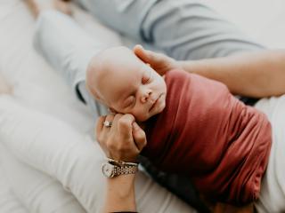 Jak správně držet miminko | rady